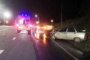 Под Александровом столкнулись две легковушки: водители пострадали