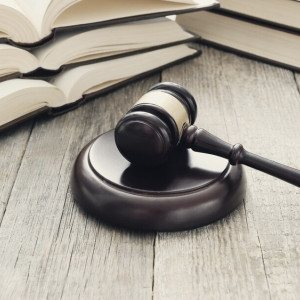 Во Владимирский областной суд запретили ходить в сланцах и шортах