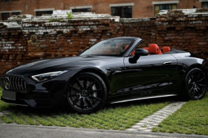 Во Владимире выставили на продажу Mercedes SL-класса за 13,6 млн рублей