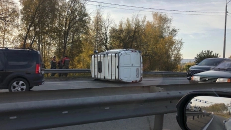 Во Владимире на Пекинке перевернулся автомобиль