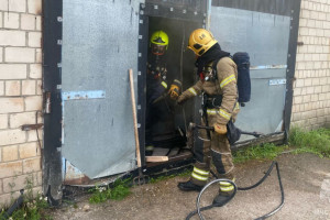 Во Владимирской области загорелся цех на мебельном производстве