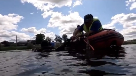 Владимирские водолазы убрали металлический уголок со дна озера Семязино