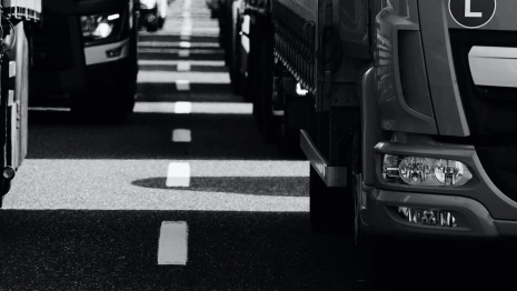 Во Владимирской области приставы арестовали грузовики, автобусы и краны у завода-должника