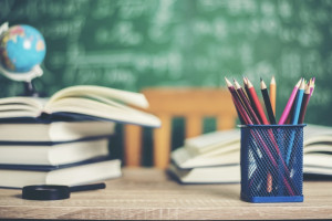 В Кольчугино работников детских учреждений оставили без сверхурочных выплат