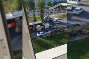 Бетономешалка снесла 3 машины у НИКТИДа во Владимире