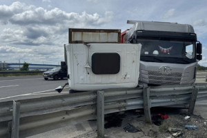 На М-7 в Петушинском районе столкнулись 2 фуры: водитель попал в больницу
