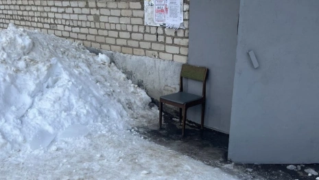 В Струнино 85-летняя женщина пострадала от падения глыбы льда с крыши