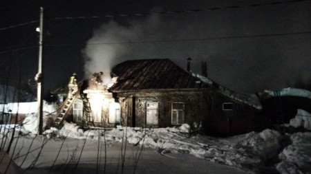 В деревне под Муромом мощный пожар охватил частный жилой дом