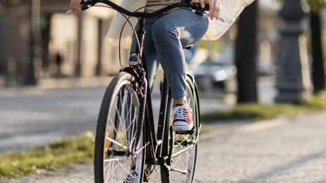 В Ковровском районе ослепленная солнцем автомобилистка сбила велосипедиста