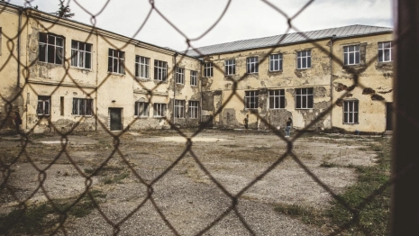 Во Владимире заключенный получил 3 года колонии за истязание других осужденных