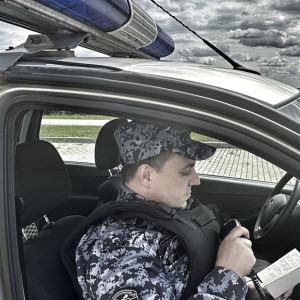 Во Владимире Росгвардейцы остановили 79-летнего дедушку от перевода денег аферистам