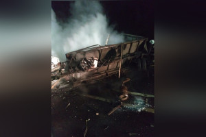 На М-7 Волга под Ковровом фургон влетел в столб и загорелся
