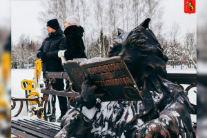 В Добросельском парке во Владимире 2 года назад открыли арт-объект «Кот ученый»