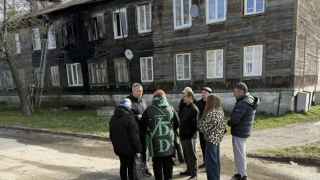 Во Владимире пожар уничтожил деревянный барак в Мостострое