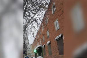 В Киржаче на крышах домов повисли огромные сосульки