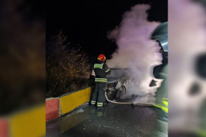 Под Суздалем легковушка въехала в бетонные блоки