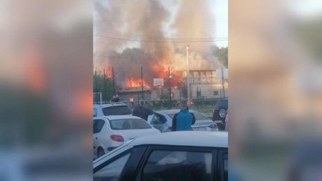 В поселке под Ковровом мощный пожар уничтожил сараи