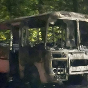 В Юрьев-Польском у здания сельхозуправленря сгорел автобус ПАЗ