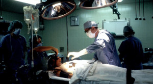 Подросток попал в больницу с поражением желудка после употребления газировки