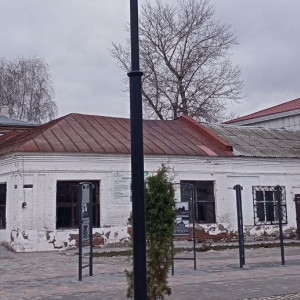 У гостиницы в центре Юрьев-Польского развалились ступеньки