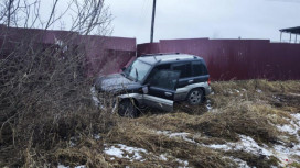 В Коврове Mitsubishi влетела в забор
