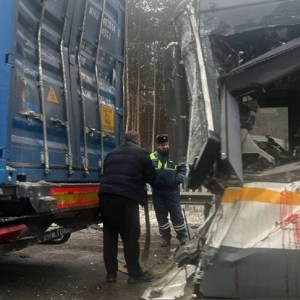 На границе с Владимирской областью автобус влетел в грузовик 