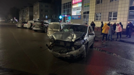 В Муроме человек пострадал в массовой аварии у ТЦ