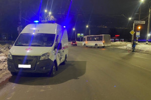 Во Владимирской области машина скорой помощи влетела в автобус