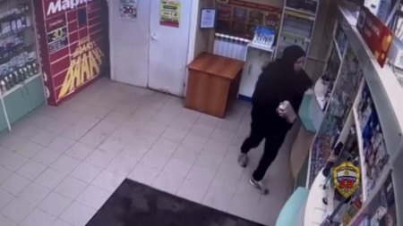 Житель Владимирской области с кирпичом ограбил аптеку в Москве