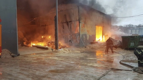 В Александрове загорелось производство топливных гранул