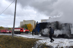 Пожарные назвали причину возгорания мусоровоза на Пекинке во Владимире