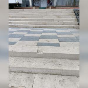 В Юрьев-Польском подрядчика заставили перекладывать плитку у ДК