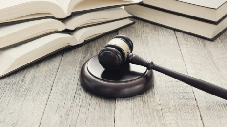 Во Владимирский областной суд запретили ходить в сланцах и шортах