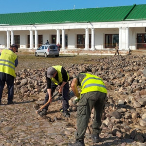 В Суздале к 1000-летию отмоют выкопанные с Торговой площади булыжники