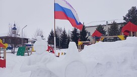 Беженец из Артемовска создал «военную» снежную скульптуру в Юрьев-Польском