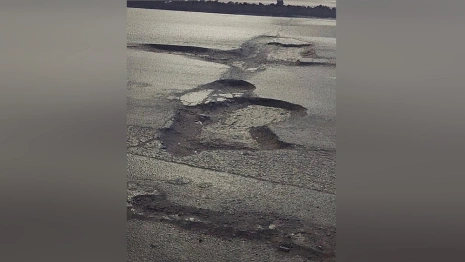 Водители пожаловались на усеянную ямами федеральную трассу М-7 в Покрове