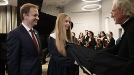 Владимирский депутат Госдумы подарил флейты и домры 8 юным музыкантам