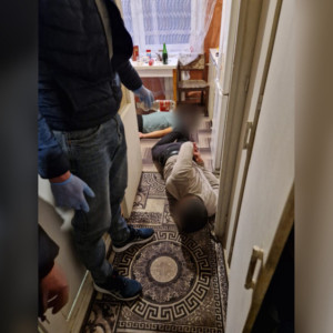 В Александрове двое приятелей помогли 30 нелегалам получить фальшивые документы