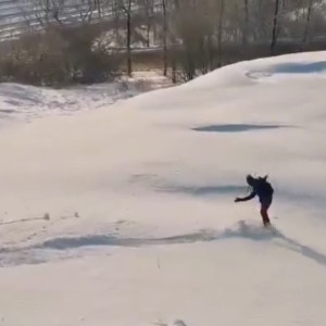 Экстремальный спуск сноубордистки со смотровой площадки во Владимире сняли на видео