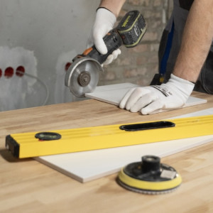 В Радужном расторгли контракт с подрядчиком по ремонту поликлиники