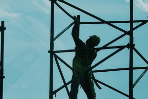 В Муроме падение работника со строительных лесов привело к уголовному делу