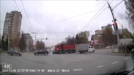 Момент ДТП со скорой и фурой во Владимире попал на видео