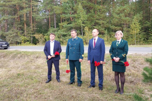  Во Владимиркой области у памятника погибшему на СВО герою посадили деревья