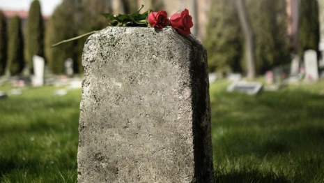 Житель Александрова обманул 7 человек с установкой памятников на могилах