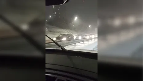 Владимир встал в мертвых пробках в первый снегопад ноября