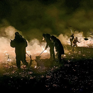 В Камешковском районе сухая трава загорелась сразу в 2-х местах