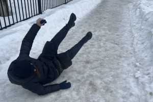 Владимирцам напомнили о правилах поведения в гололед