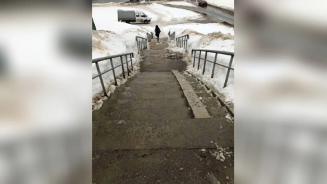 Во Владимире обледеневший спуск на Лыбедскую магистраль привели в порядок