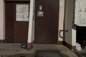 Управляющая компания в Селивановском районе открестилась от ремонта аварийного крыльца дома