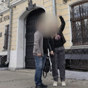 Во Владимире снег с крыши Центра классической музыки рухнул на голову прохожей